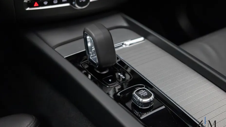 VOLVO XC60 XC60 B4 D AWD Ultimate Dark aut