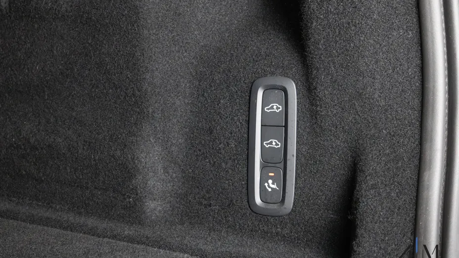 VOLVO XC60 XC60 B4 D AWD Ultimate Dark aut