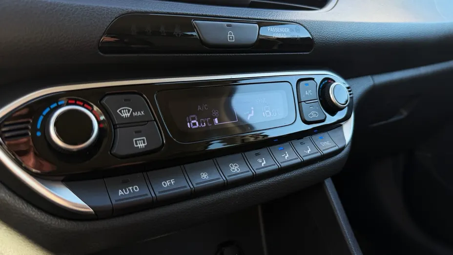 HYUNDAI i30 i30 1.5 T-GDI 48V Smart