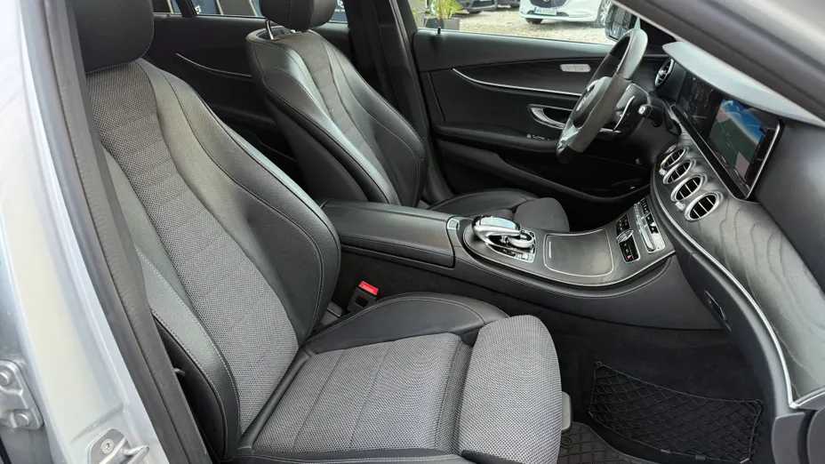 MERCEDES-BENZ E Klasa E 400 4-Matic 9G-TRONIC