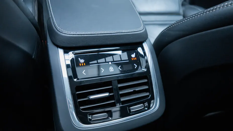 VOLVO XC90 XC90 T8 AWD Plug-In Hybrid Ultimate Dark 7os aut