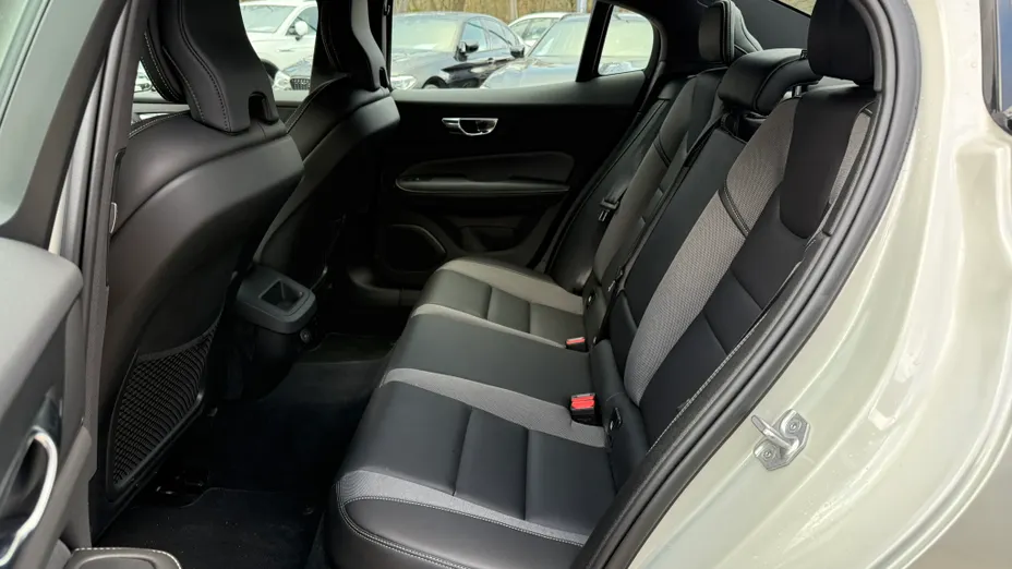 VOLVO S60 S60 B4 B R-Design aut