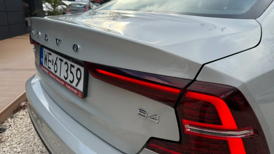 VOLVO S60 S60 B4 B R-Design aut