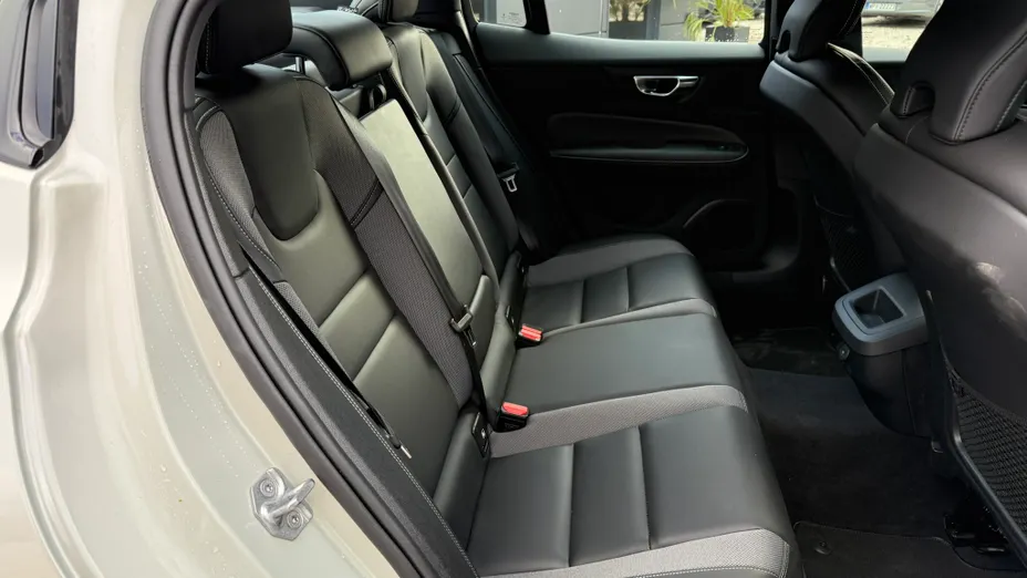 VOLVO S60 S60 B4 B R-Design aut