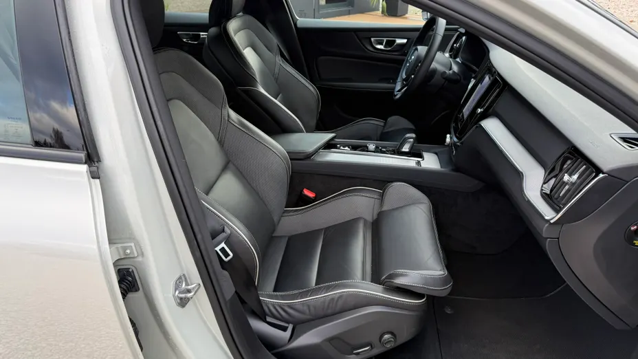 VOLVO S60 S60 B4 B R-Design aut