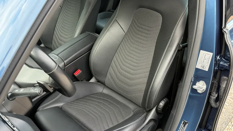 MERCEDES-BENZ GLB GLB 200 7G-DCT