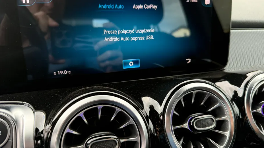 MERCEDES-BENZ GLB GLB 200 7G-DCT