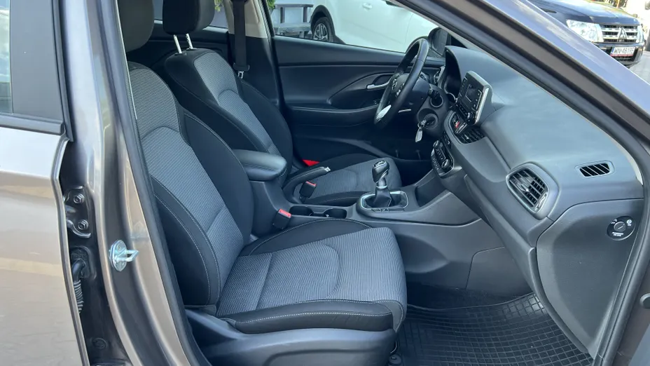 HYUNDAI i30 i30 1.6 D Classic +