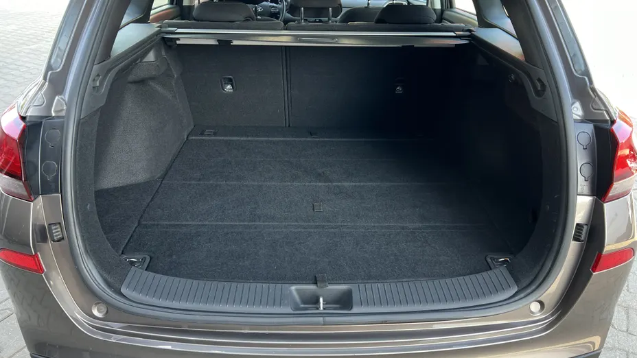 HYUNDAI i30 i30 1.6 D Classic +