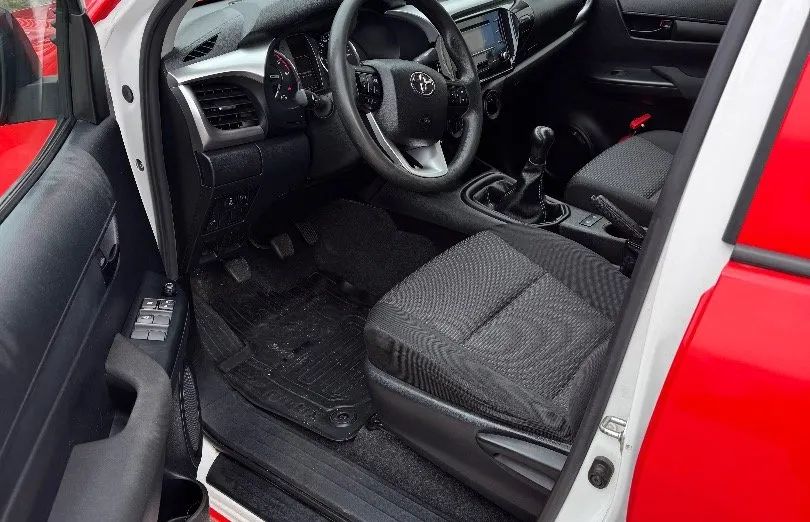 TOYOTA HiLux Hilux 2.4 D-4D Double Cab DLX 4x4