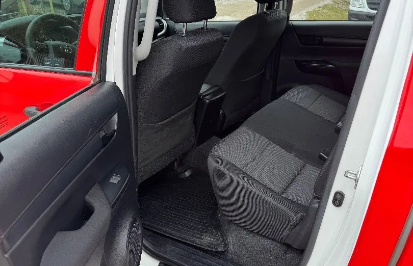 TOYOTA HiLux Hilux 2.4 D-4D Double Cab DLX 4x4