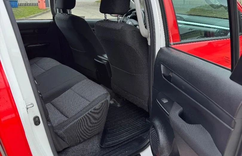 TOYOTA HiLux Hilux 2.4 D-4D Double Cab DLX 4x4