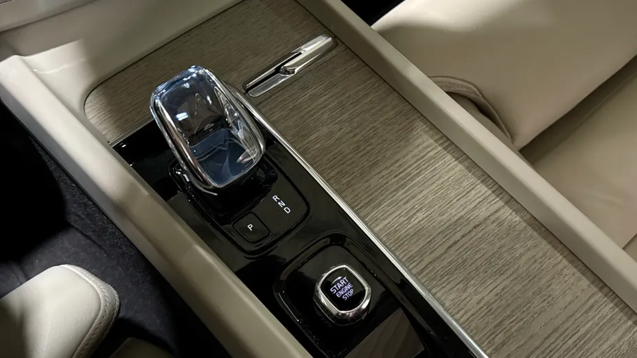 VOLVO XC60 XC60 T6 Plug-In Hybrid AWD Plus Bright aut