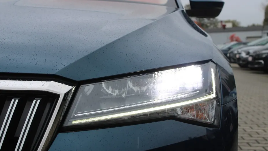 SKODA Superb Superb 2.0 TDI SCR Ambition DSG