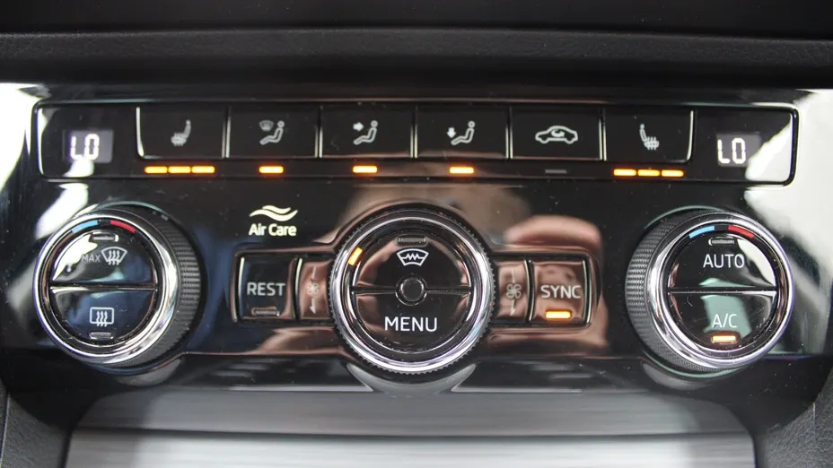 SKODA Superb Superb 2.0 TDI SCR Ambition DSG