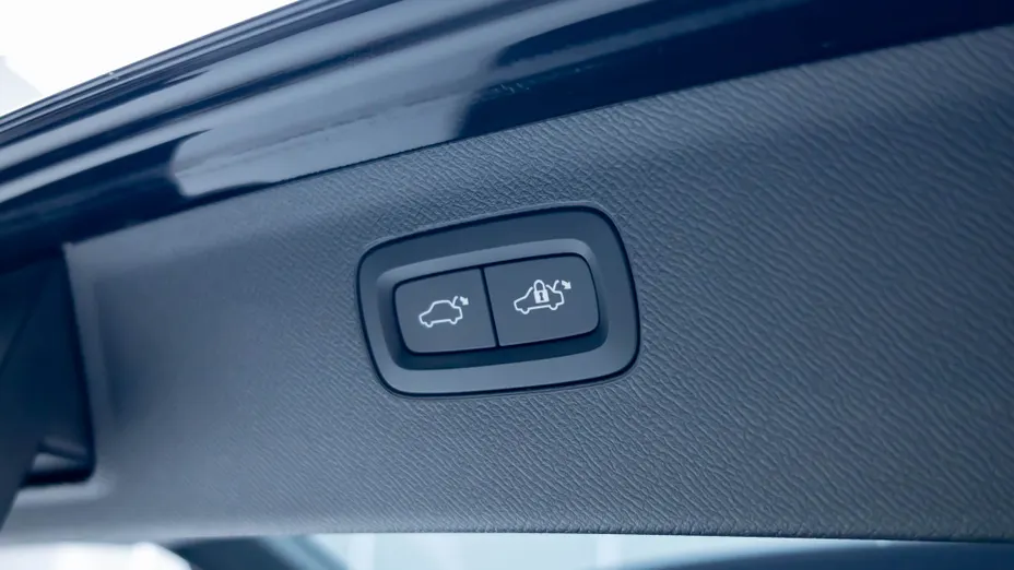 VOLVO XC90 XC90 T8 AWD Plug-In Hybrid Ultra Dark 7os aut
