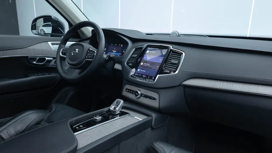 VOLVO XC90 XC90 T8 AWD Plug-In Hybrid Ultra Dark 7os aut