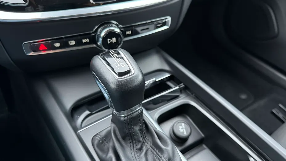 VOLVO V60 V60 T4 Momentum aut