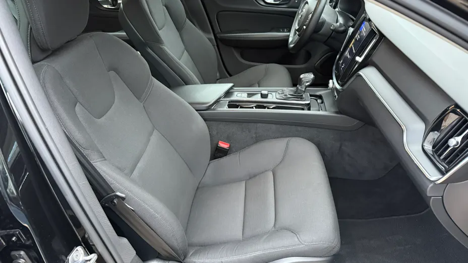 VOLVO V60 V60 T4 Momentum aut