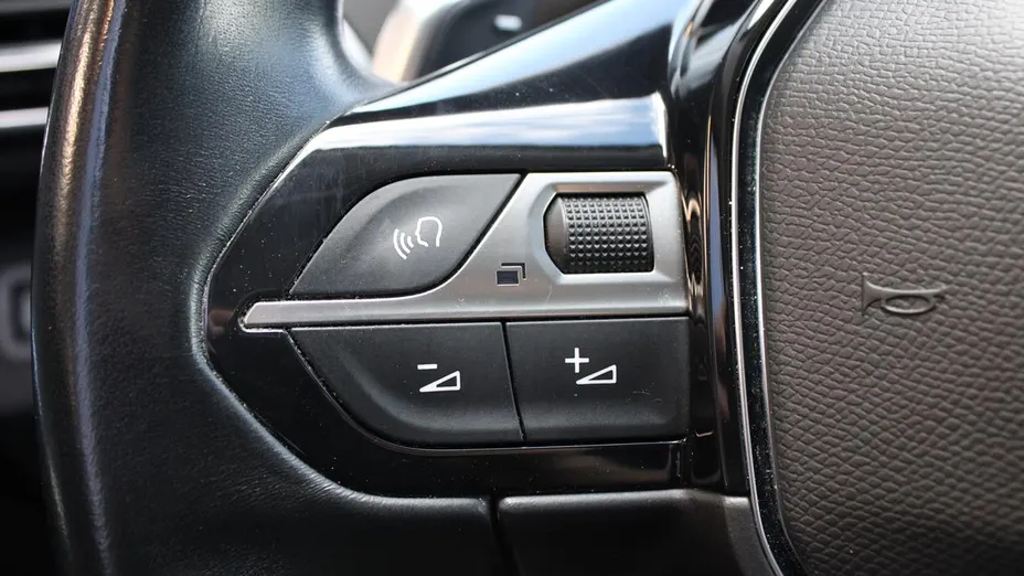 PEUGEOT 3008 3008 1.5 BlueHDi Allure S&S EAT8