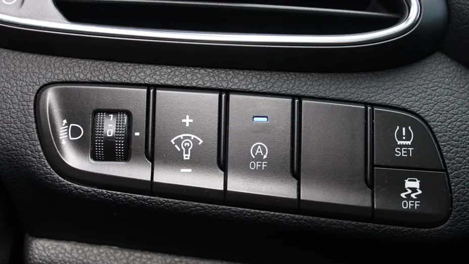 HYUNDAI i30 i30 1.5 DPI Classic +