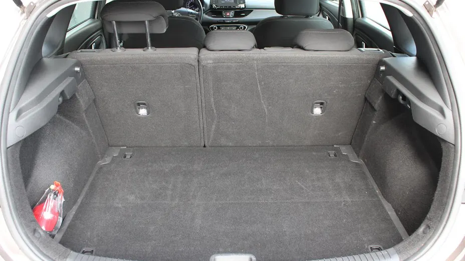 HYUNDAI i30 i30 1.5 DPI Classic +