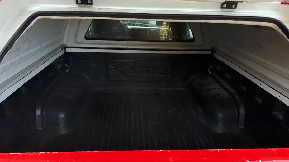 TOYOTA HiLux Hilux 2.4 D-4D Double Cab DLX 4x4