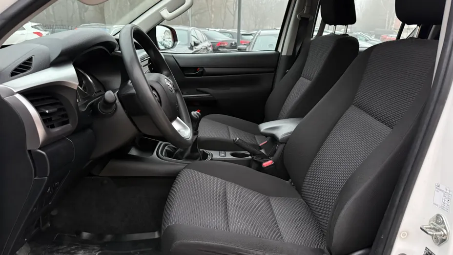 TOYOTA HiLux Hilux 2.4 D-4D Double Cab DLX 4x4