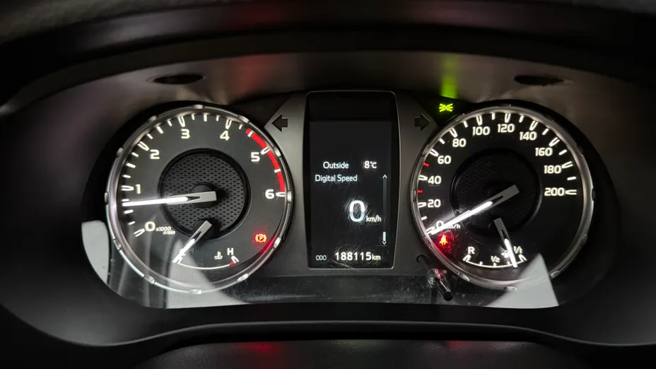 TOYOTA HiLux Hilux 2.4 D-4D Double Cab DLX 4x4