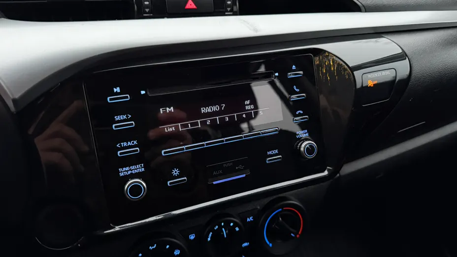 TOYOTA HiLux Hilux 2.4 D-4D Double Cab DLX 4x4