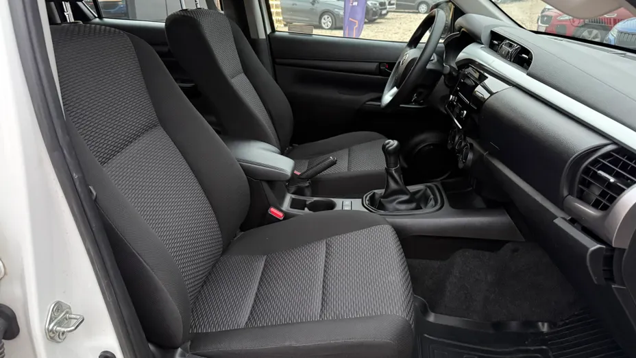 TOYOTA HiLux Hilux 2.4 D-4D Double Cab DLX 4x4