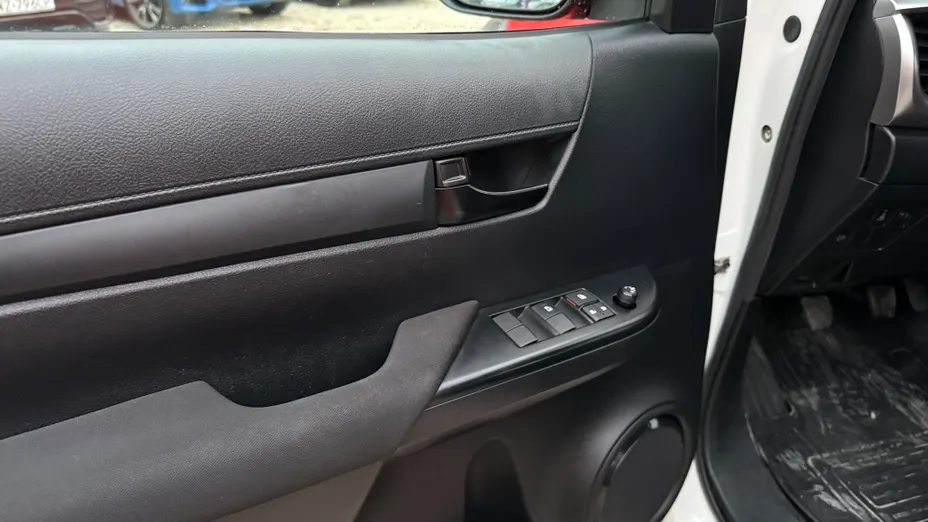 TOYOTA HiLux Hilux 2.4 D-4D Double Cab DLX 4x4