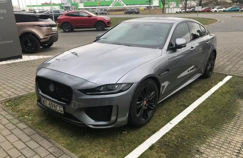 JAGUAR XE XE 2.0 P250 R-Dynamic SE aut