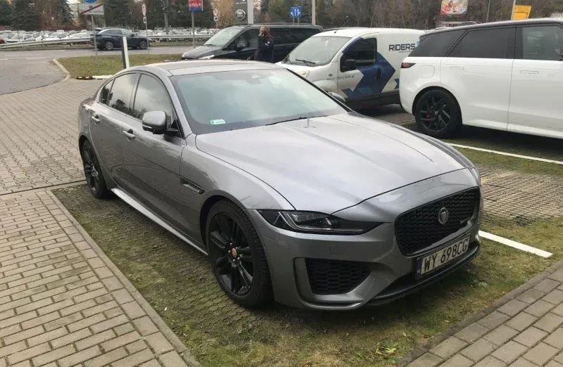 JAGUAR XE XE 2.0 P250 R-Dynamic SE aut