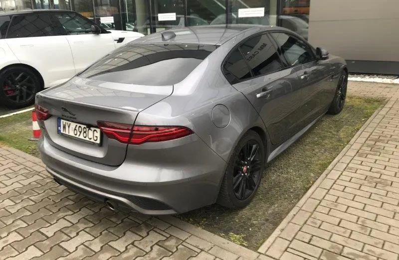 JAGUAR XE XE 2.0 P250 R-Dynamic SE aut