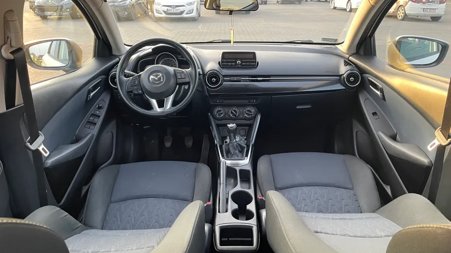 MAZDA 2 -