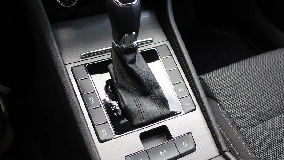 SKODA Superb Superb 2.0 TDI SCR Style DSG