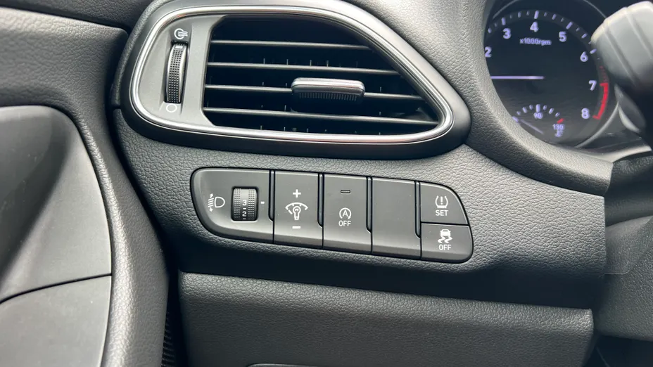 HYUNDAI i30 i30 1.5 DPI Classic +