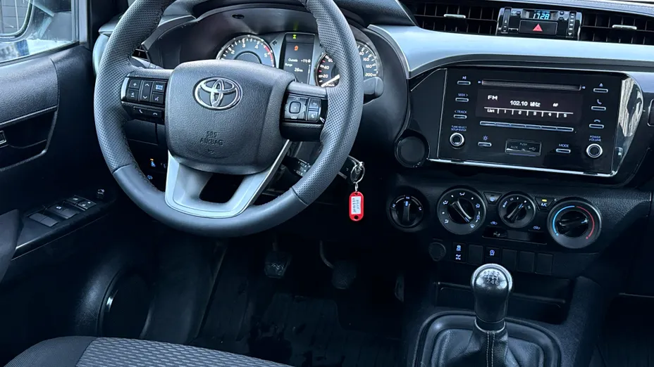 TOYOTA HiLux Hilux 2.4 D-4D Double Cab DLX 4x4