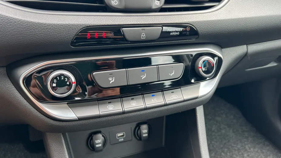 HYUNDAI i30 i30 1.5 DPI Classic +