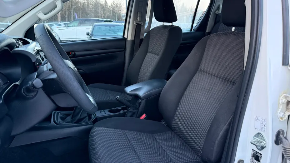 TOYOTA HiLux Hilux 2.4 D-4D Double Cab DLX 4x4