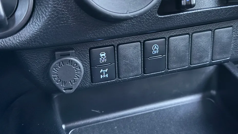 TOYOTA HiLux Hilux 2.4 D-4D Double Cab DLX 4x4