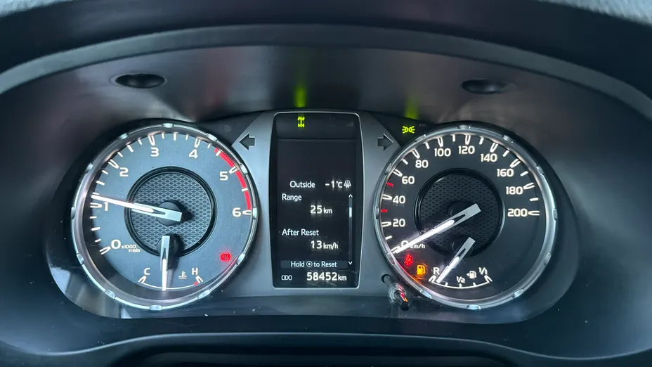 TOYOTA HiLux Hilux 2.4 D-4D Double Cab DLX 4x4