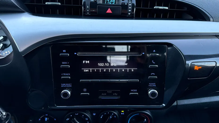 TOYOTA HiLux Hilux 2.4 D-4D Double Cab DLX 4x4