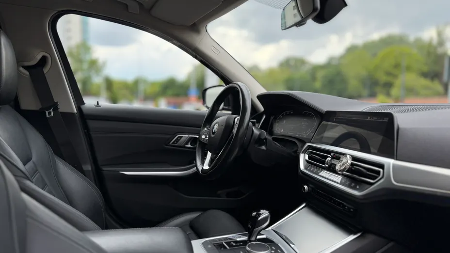 BMW Seria 3 320d xDrive Luxury Line sport-aut