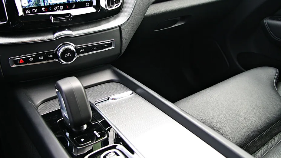 VOLVO XC60 XC60 B4 D AWD Plus Bright aut