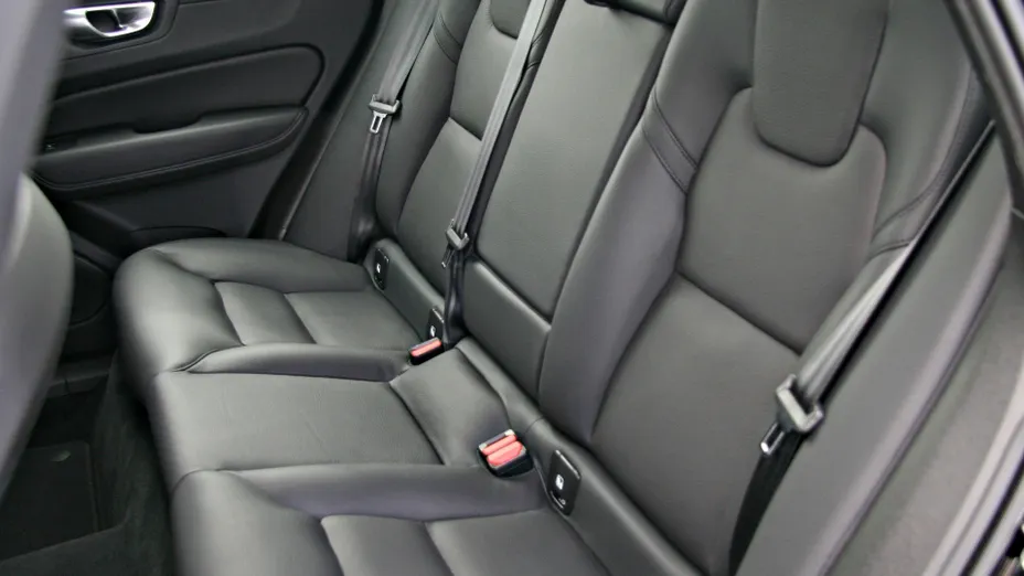 VOLVO XC60 XC60 B4 D AWD Plus Bright aut