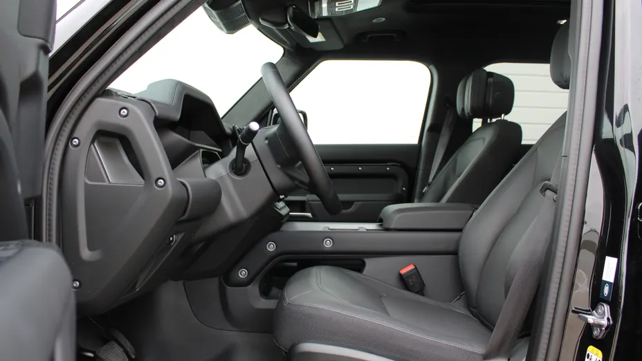 LAND ROVER Defender Defender 130 3.0 D300 mHEV X-Dynamic HSE