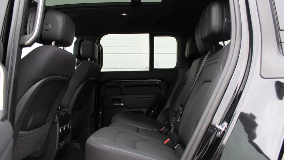 LAND ROVER Defender Defender 130 3.0 D300 mHEV X-Dynamic HSE