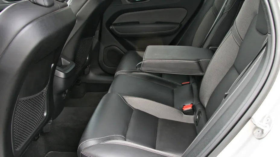 VOLVO XC60 XC60 B5 B AWD Plus Dark aut